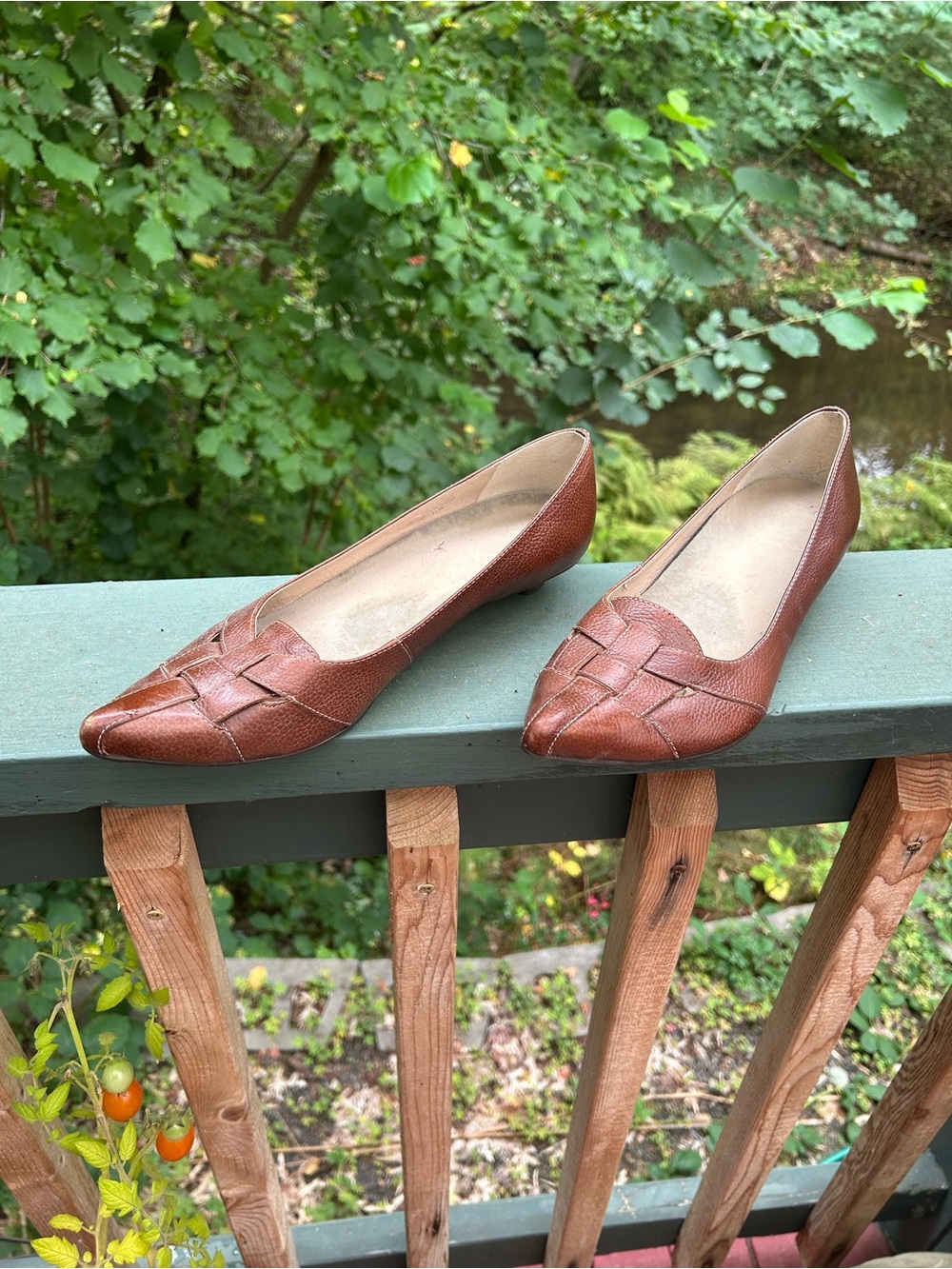 Brazilian Leather Women’s Brown Pointed-Toe Woven Flats